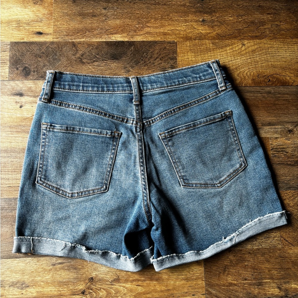 Old Navy High Rise Built In Tough Jean Shorts - Picture 2 of 3